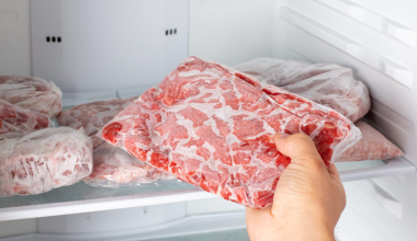Сколько можно хранить замороженное мясо: названы точные сроки