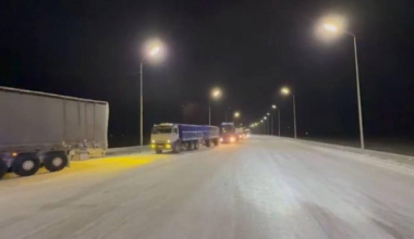 150 грузовиков не могли проехать по трассе в Жетысу из-за гололеда