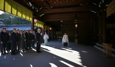 Кто сопровождает президента Казахстана в Японии