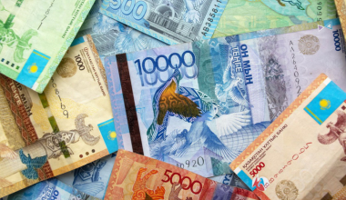 Расходы казахстанцев обгоняют доходы на фоне высокой инфляции