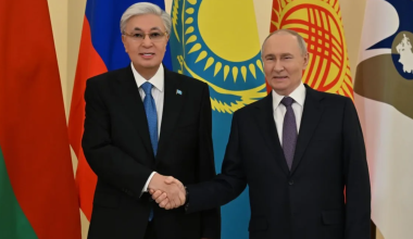 Токаев прибыл в Санкт-Петербург для участия в саммите ЕАЭС