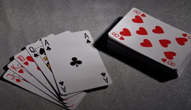 Онлайн-казино с миллионными оборотами разоблачили в Шымкенте