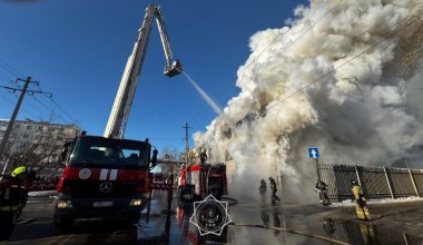 Крупный пожар произошёл в Астане: что известно