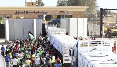 Израиль приостанавливает работу десятков гуманитарных организаций в Газе