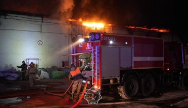 Крупный пожар на складе потушили в Алматы