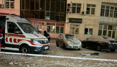 Российский дрон повредил здание посольства Катара в Киеве - Зеленский