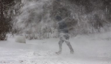 Сильные порывы ветра и гололёд ожидаются в Казахстане 11 января