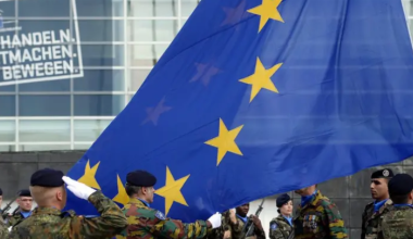 Евросоюзу нужна единая армия из 100 000 солдат - комиссар ЕС