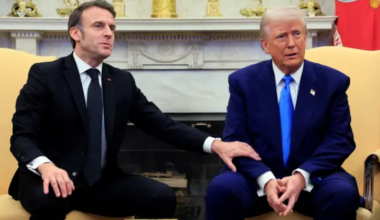 Макрон предложил ЕС ударить по США «торговой базукой»