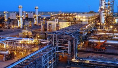 Добычу нефти на главном месторождении Казахстана приостановили из-за пожара