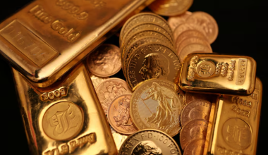 Драгметаллы остаются у рекордных уровней на фоне угроз торговых войн