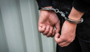 Иностранцы вышли в «купальниках Бората» на матч в Астане: суд арестовал их