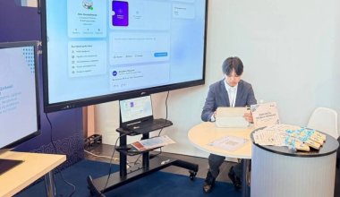 15-летний казахстанец зарабатывает, помогая ровесникам с выбором профессии