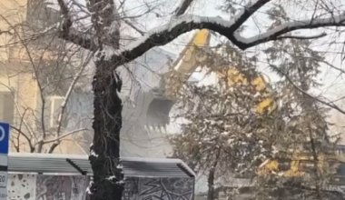 Почему в Алматы снесли здание старейшего роддома