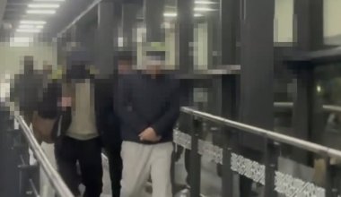 «Освободил» 8 авто от пошлин: экс-таможенника вернули из Испании в Казахстан