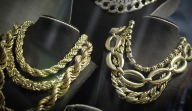 Драгметаллы держатся на рекордных уровнях: инвесторам нужны безопасные активы