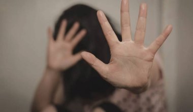 Позднее признание: о насилии над девочкой сообщили после смерти отчима в Мангистау