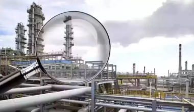 В Атырау проверяют нефтезавод из-за запаха серы и загрязнения воздуха