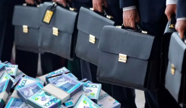 Кому в Казахстане предлагали самые большие зарплаты в 2025 году