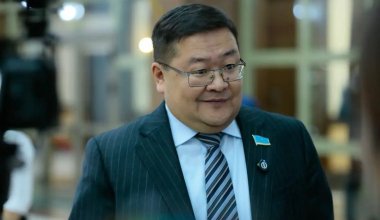 Ему «фиолетово». Как Айдос Сарым отреагировал на украинскую базу «Миротворец»