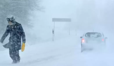 Почти по всему Казахстану объявили штормовое предупреждение