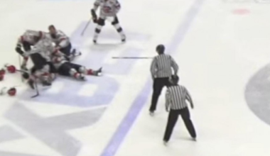 Хоккеист умер прямо на льду во время матча в Караганде