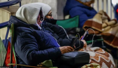 Снова бьет по энергетике: в Киеве и Харькове тысячи людей остались без тепла в мороз