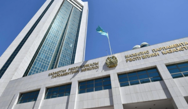 Какие законопроекты рассмотрят депутаты в Казахстане 4 февраля