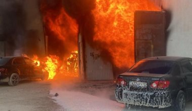 Крупный пожар произошел на СТО в Актау, пострадали люди