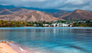 Кыргызстан передает Казахстану земли на Иссык-Куле в аренду на 49 лет