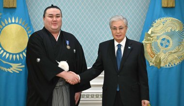 Казахстанский сумоист привлёк внимание императора Японии