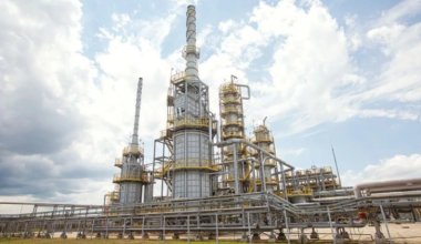 Украина атаковала один из крупнейших НПЗ в России