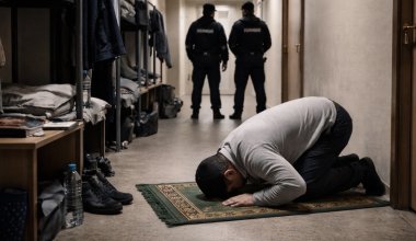 Узбекистанца депортировали из России за намаз в общежитии