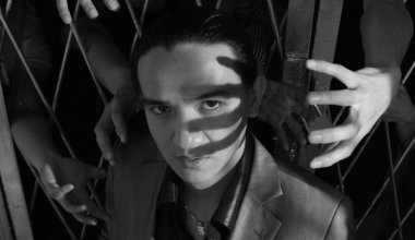 Это певец Ерболат? Видео с агрессивным мужчиной прокомментировала полиция Алматы