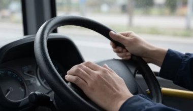 Водители без прав управляли автобусами в Алматы