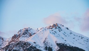 В горах Алматы повышенный уровень лавинной опасности