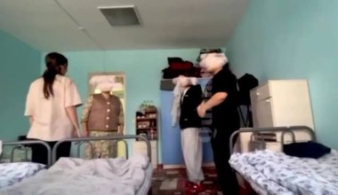 Заставляли убирать за парнями: в Туркестане после скандального видео наказали виновных