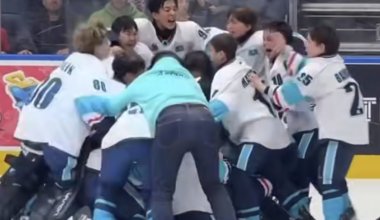 Казахстанские дети обыграли канадцев в хоккее