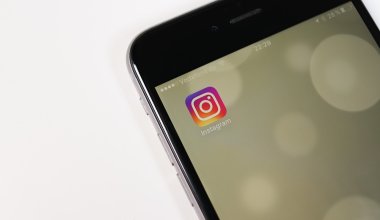 Каждый пятый подросток видит интимный контент в Instagram