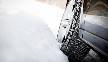 Колея на дороге привела к ДТП: казахстанка через суд взыскала ущерб с акимата