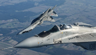 Польша подняла в воздух истребители из-за обстрела Украины