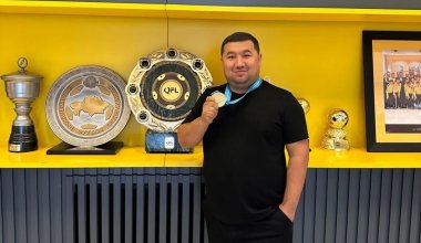 Врача ФК «Кайрат» сняли с рейса за шутку о бомбе