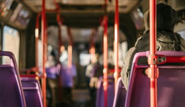 Ситуацию с бесплатным проездом в праздничные дни разъяснили в ВКО