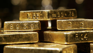 Драгметаллы продолжают рост в цене: инвесторам нужны безопасные активы