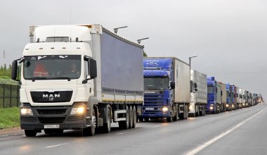 Фуры с овощами из Казахстана пропускали за деньги: чиновников задержали в России