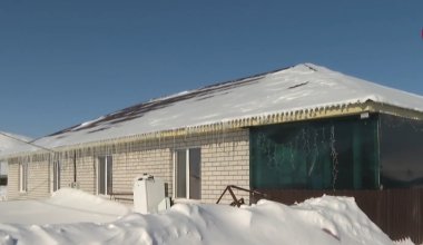 Многодетным семьям выдали полуаварийные дома на востоке Казахстана