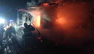 Шесть газовых баллонов вынесли из горящего дома в Акмолинской области