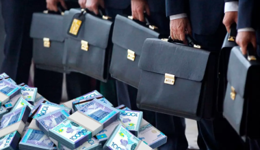 Кому в Казахстане предлагают зарплаты до 3,6 млн тенге