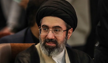 Новый верховный лидер Ирана угрожает заблокировать Ормузский пролив