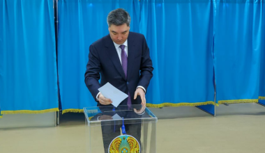 Бектенов проголосовал на референдуме по новой Конституции